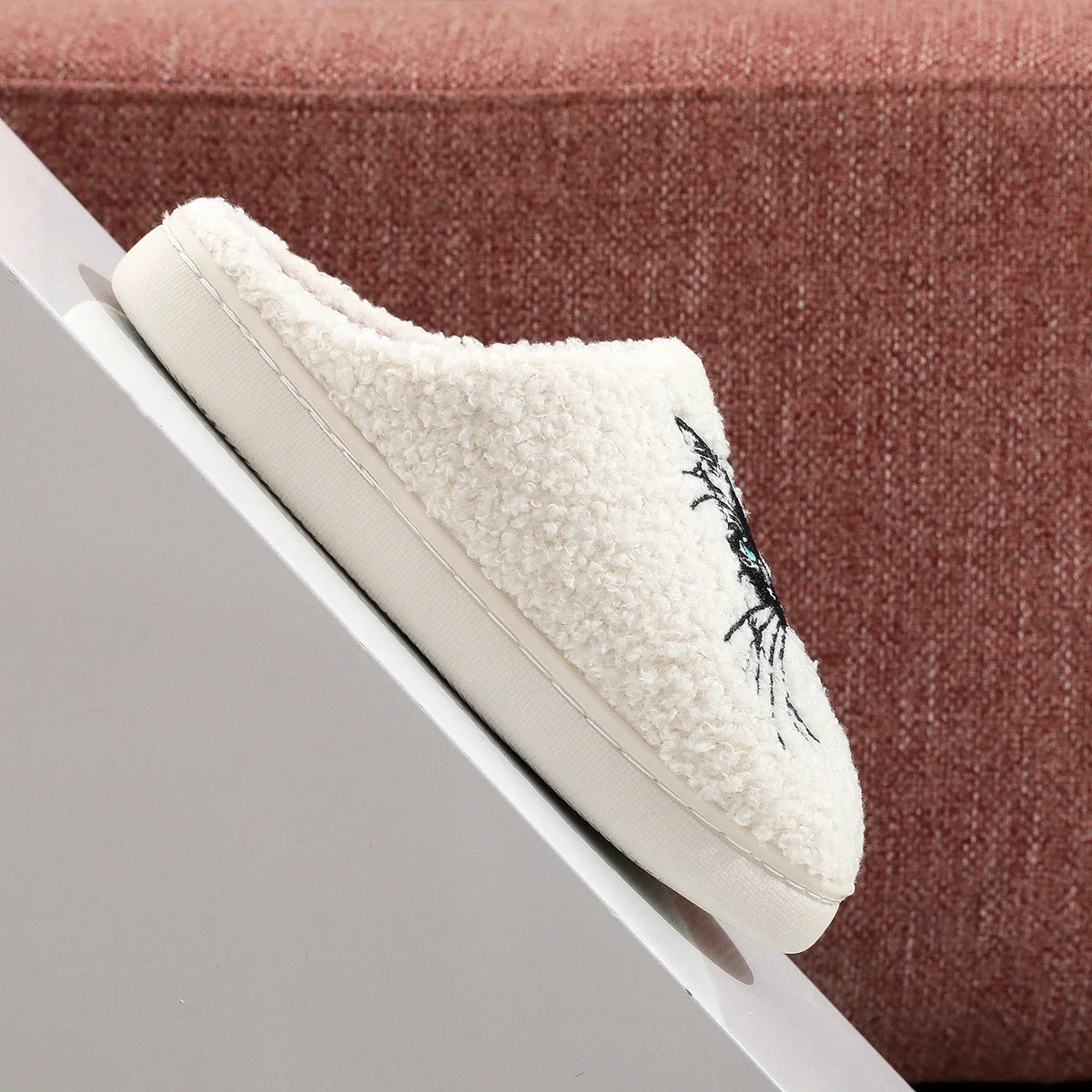 Sapphire Eyes Cat Slippers – Always Warm, Cosy Feet